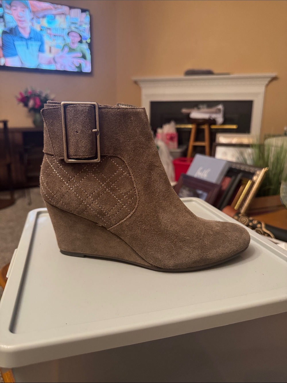 Pesaro Genuine Leather Suede
Taupe Ankle Boots Size 6.5M